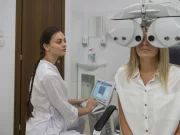 Pregled na dioptrija so foropter i optometrist