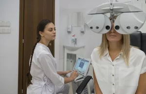 Pregled na dioptrija so foropter i optometrist